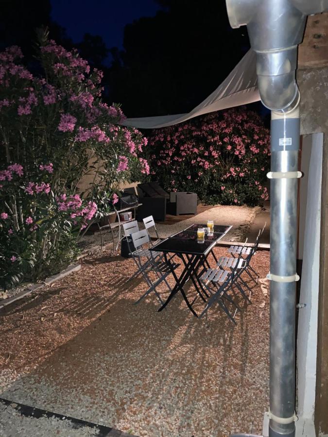 Villa Au cœur de la Pinède de 1 à 4 personnes Langlade Esterno foto