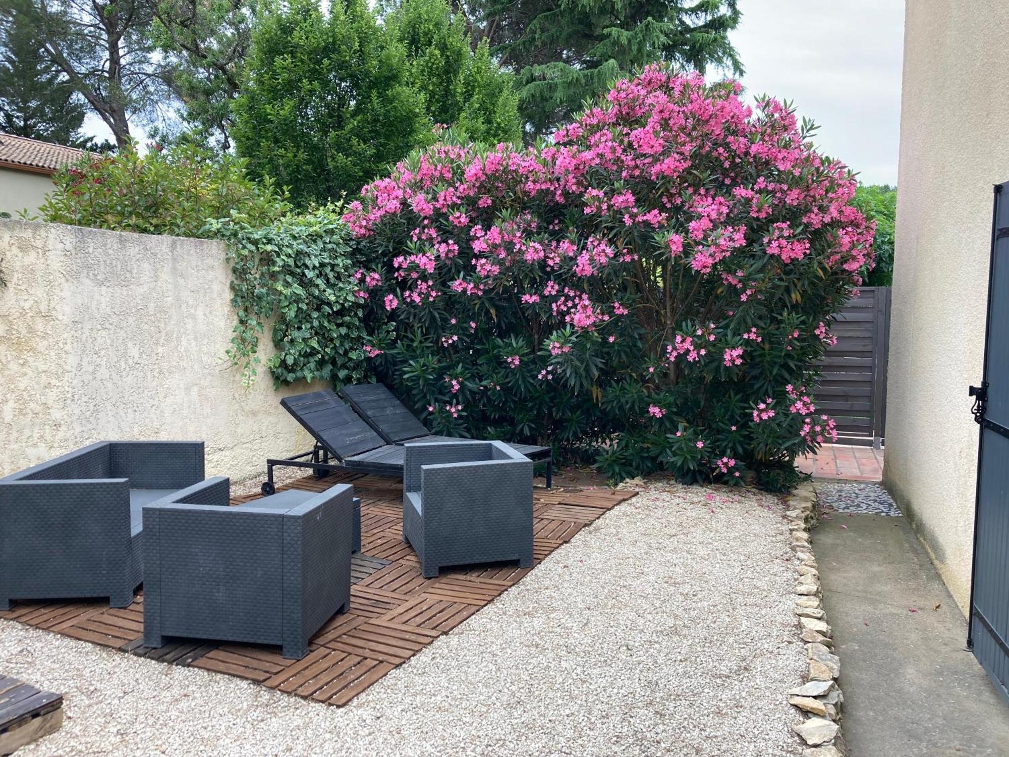 Villa Au cœur de la Pinède de 1 à 4 personnes Langlade Esterno foto